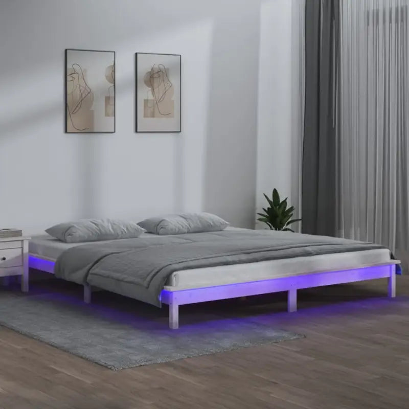 Houten bedframe met LED-verlichting van massief grenenhout - Wit / 200 x 200 cm - Bedden & bedframes