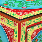 Houten nachtkastje met decoratieve details in massief mangohout - Nachtkastjes