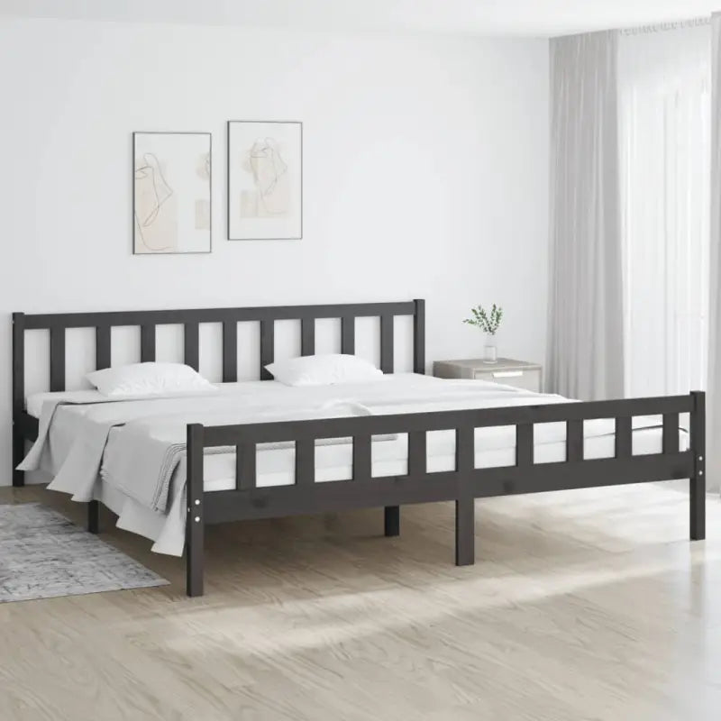 Klassiek bedframe van massief grenenhout voor een tijdloze slaapkamer uitstraling - Grijs / 180 x 200 cm - Bedden &