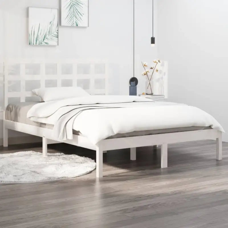 Klassiek bedframe van massief grenenhout voor een tijdloze slaapkamer uitstraling - Wit / 200 x 200 cm - Bedden &