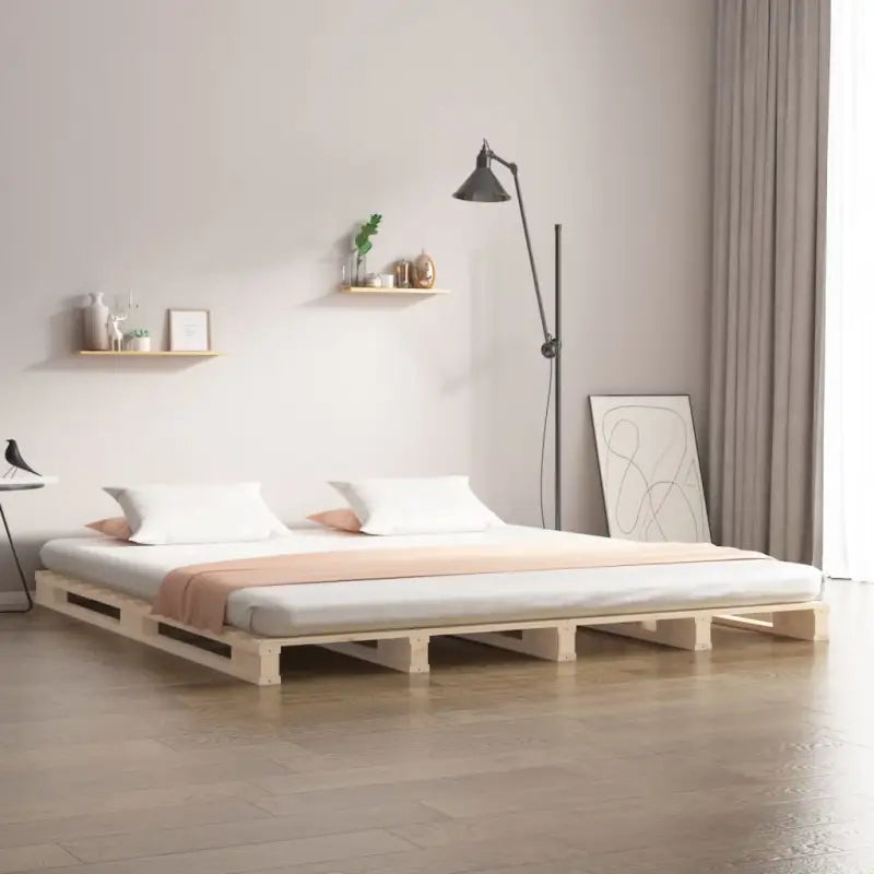Klassiek houten palletbed van massief grenenhout voor een moderne slaapkamer - Naturel / 135 x 190 cm - Bedden &