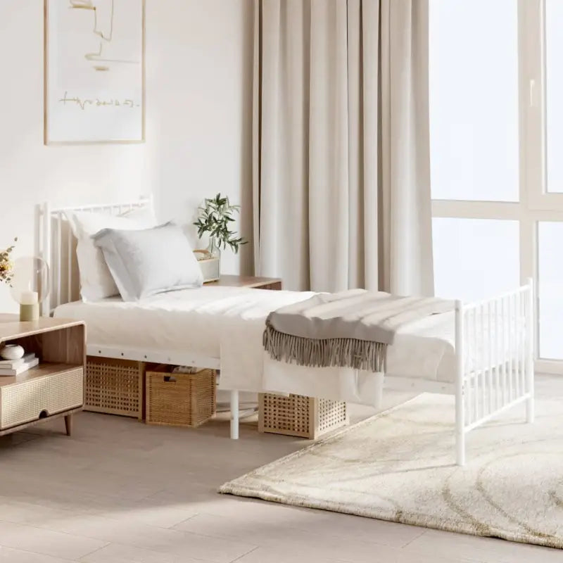 Klassiek metalen bedframe met extra opbergruimte en metalen latten - Wit / 75 x 190 cm / met hoofdbord & voetbord