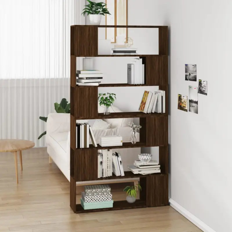 Klassieke boekenplank met strak ontwerp en duurzame houtafwerking - Boekenkasten