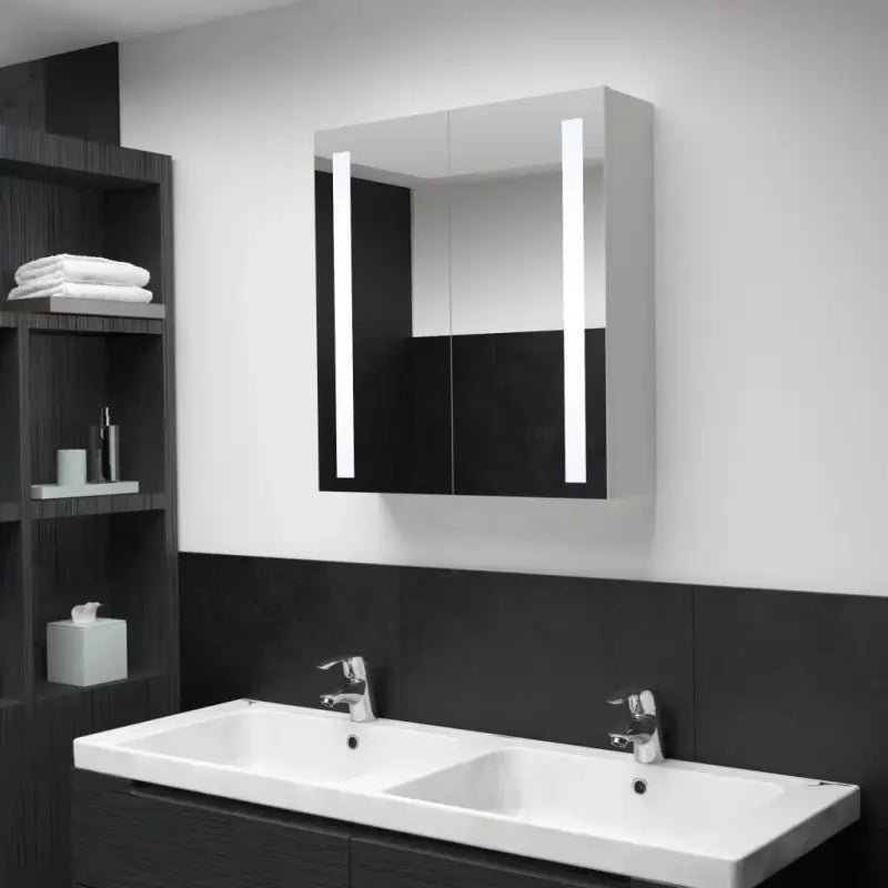 LED-Wandspiegelkast voor een moderne en sfeervolle badkamer - wit en zilver / 62 x 14 x 60 cm / 1 - Badkamerkaptafels