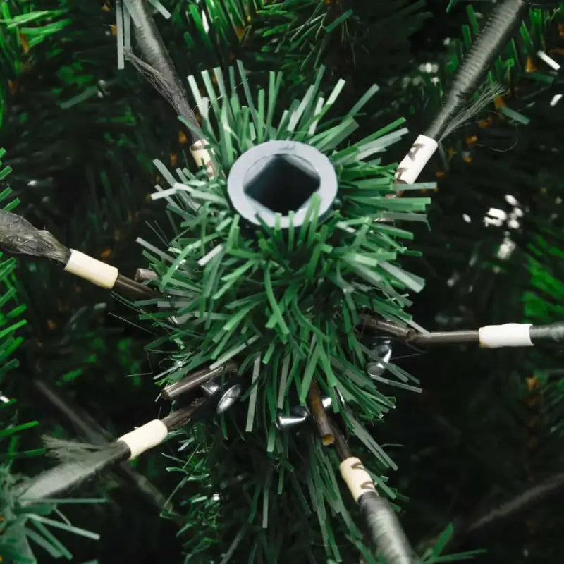 Levensechte kunstkerstboom met rode bessen en automatische takken - Kerstbomen