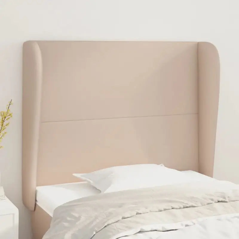 Leverting bevat een klassiek hoofdbord met trendy ontwerp in glanzend kunstleer - Cappuccino / 103 x 23 x 118/128 cm