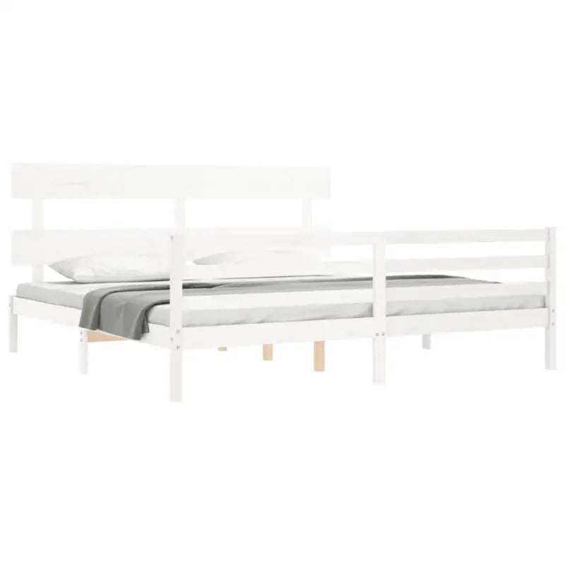Massief Grenenhouten Bedframe voor een Natuurlijke en Decoratieve Slaapruimte - Bedden & bedframes