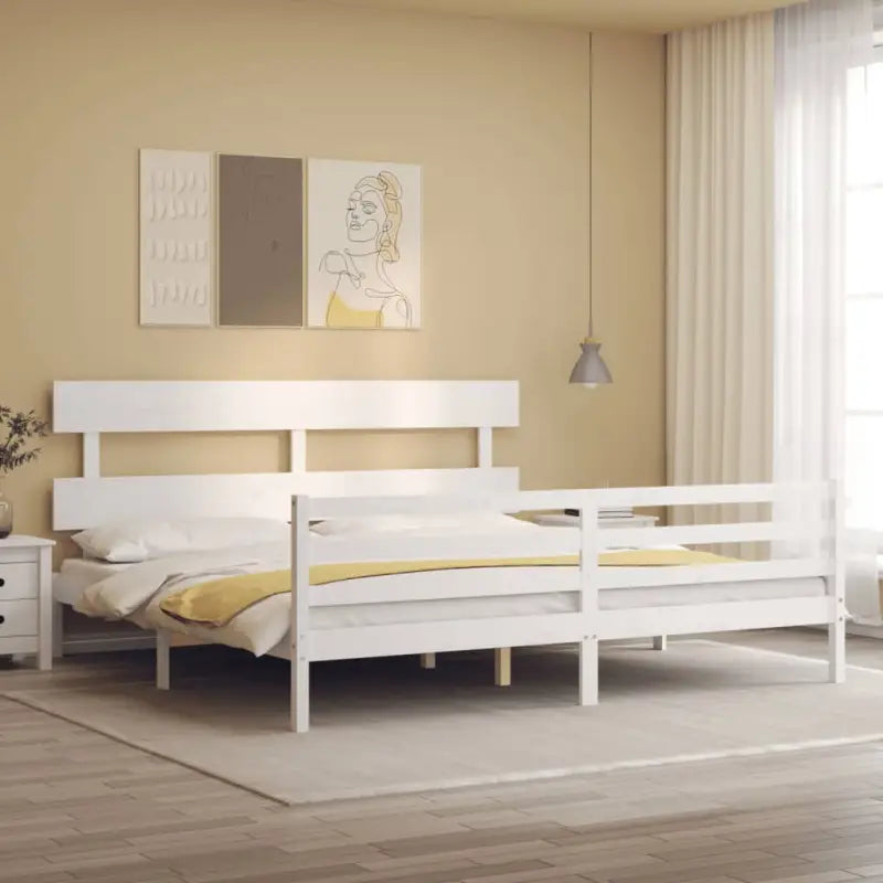 Massief Grenenhouten Bedframe voor een Natuurlijke en Decoratieve Slaapruimte - Wit / 200 x 200 cm / Laag - Bedden &