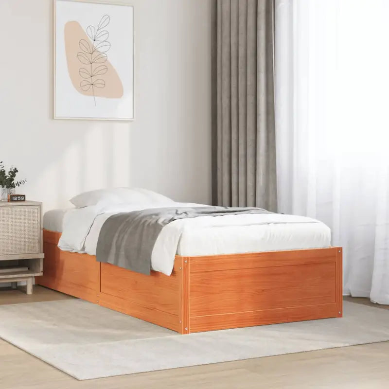 Moderne bedframe van massief grenenhout met multiplex lattenbodem - Wasbruin / 75 x 190 cm - Bedden & bedframes