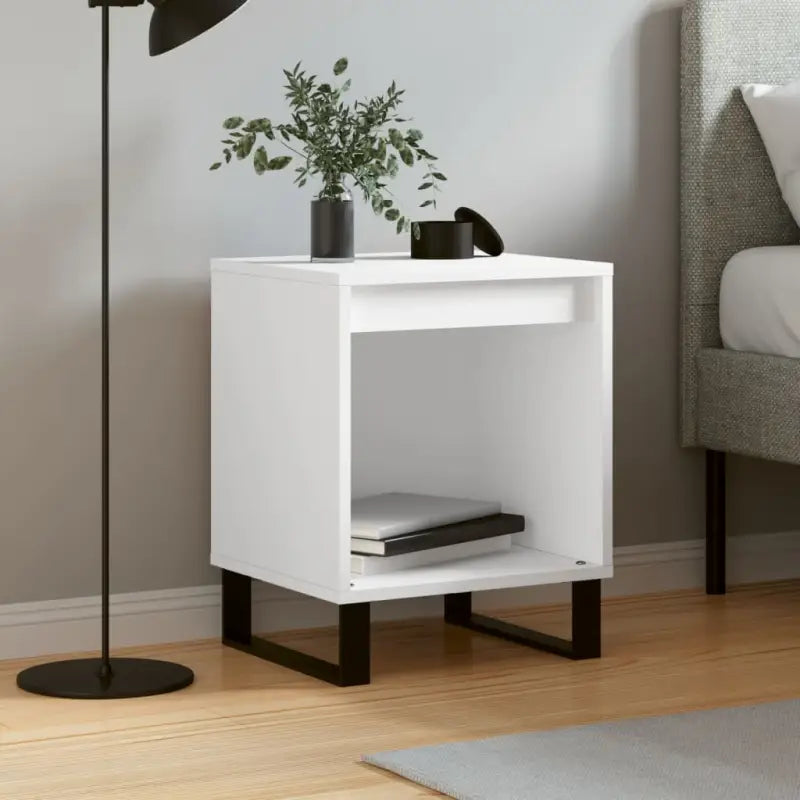 Nachtkastje met bewerkt hout en metalen poten voor een strak interieur - Wit / 1 - Nachtkastjes