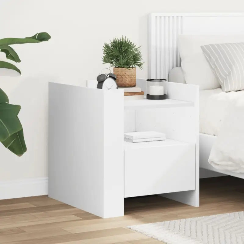 Nachtkastje met bewerkt hout voor een tijdloze interieur uitstraling - Nachtkastjes
