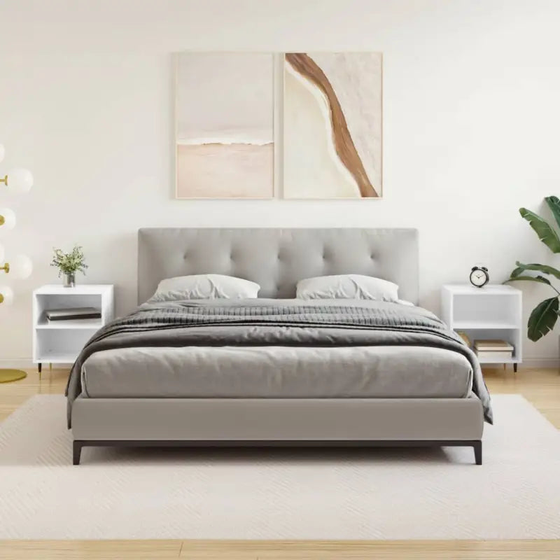 Nachtkastjes van bewerkt hout in hoogglans wit met elegant design - Nachtkastjes