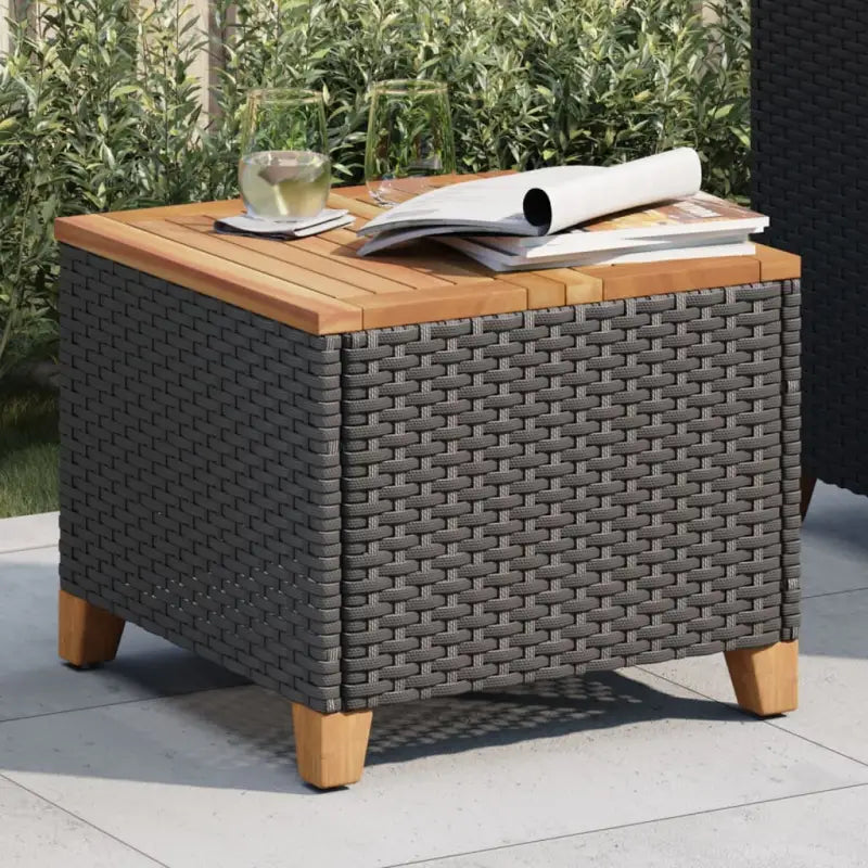 Poly rattan tuintafel voor eenvoudig schoonmaken en gezellige tuinmomenten - Tuintafels