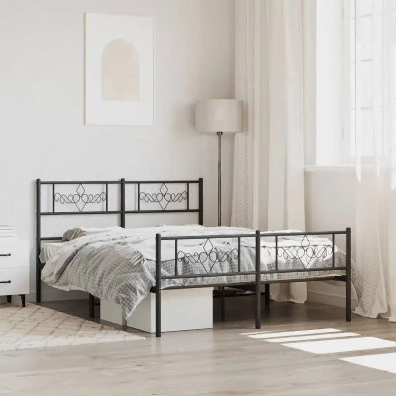 Robuust metalen bedframe met extra opbergruimte en tijdloos design - Zwart / 140 x 200 cm / met hoofdbord & voetbord