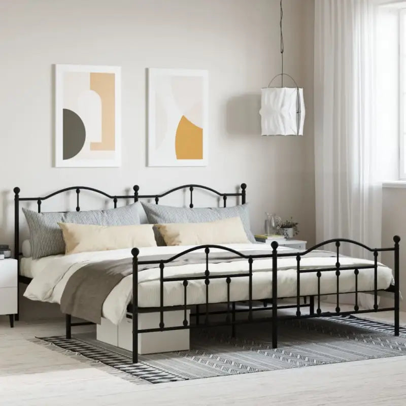Robuust metalen bedframe met extra opbergruimte en tijdloos design - Zwart / 200 x 200 cm / met hoofdbord & voetbord