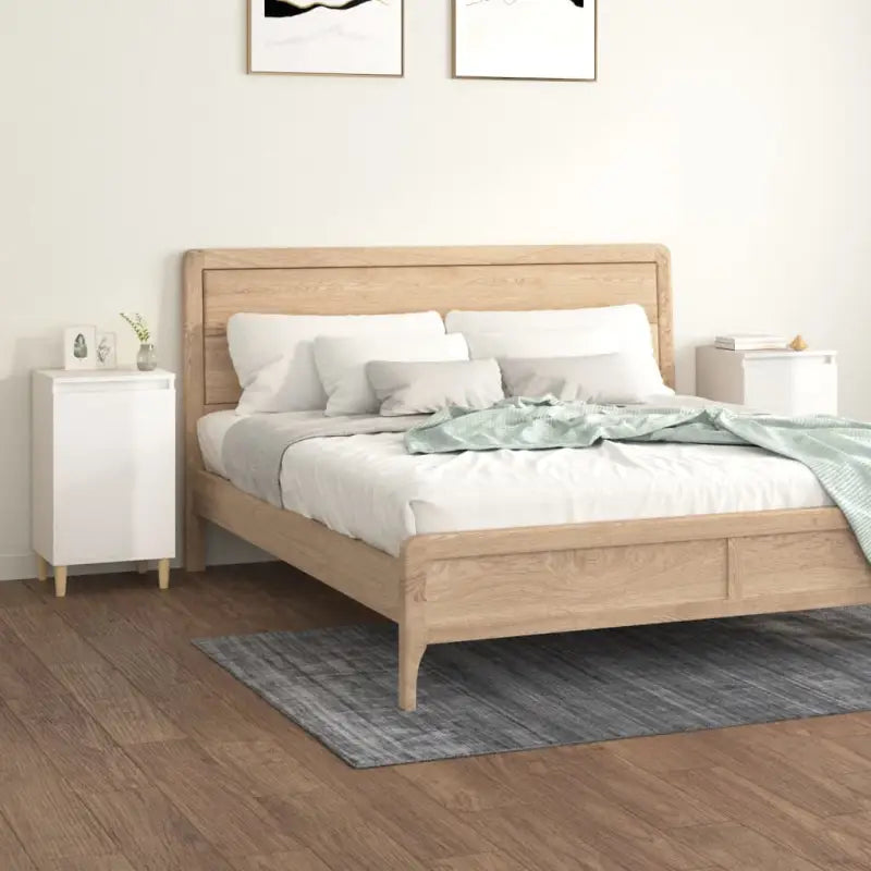 Stijlvol nachtkastje met houten poten en bewerkt hout voor een elegante inrichting - Hoogglans wit / 2 - Nachtkastjes