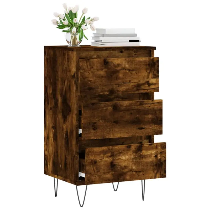 Trendy dressoir met metalen poten en bewerkt hout voor een tijdloze look - Dressoirs & buffetkasten