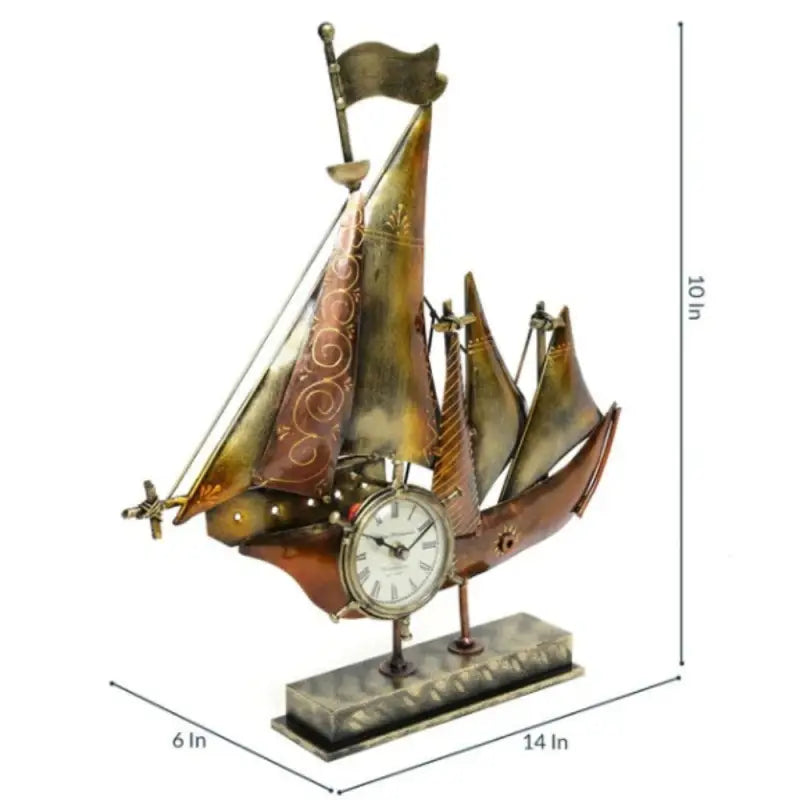 Vintage metalen schip met ingebouwde klok voor maritieme interieurdecoratie