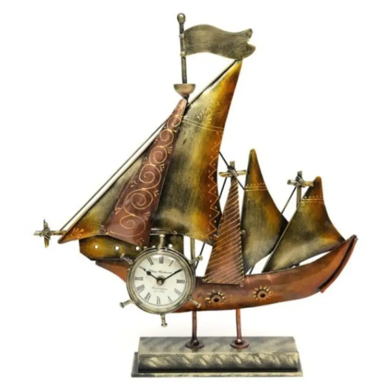 Vintage metalen schip met ingebouwde klok voor maritieme interieurdecoratie