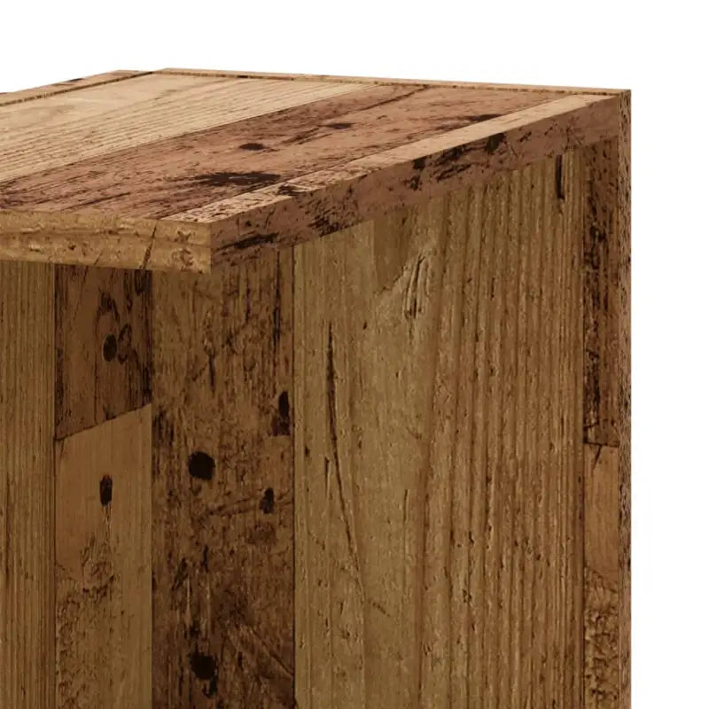 Wandplanken van bewerkt hout gemakkelijk schoon en stijlvol voor je woonkamer - Wandplanken