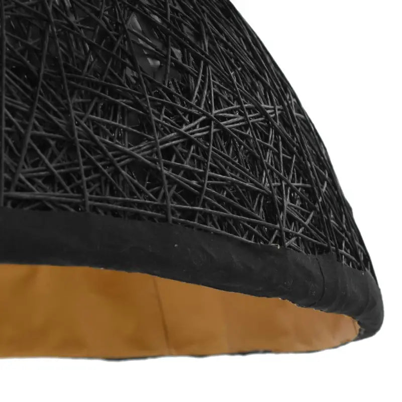 Warme sfeer met unieke hanglamp van kraftpapieren draad - Lampen